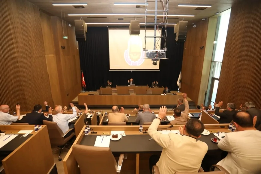 İnegöl Belediye Başkanı Alper Taban Başarılı Sporcuları Mecliste Ödüllendirerek Haziran Ayı Toplantısını Başlattı