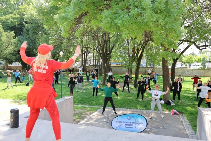 Eskişehir Büyükşehir Belediyesi Sağlıklı Yaşam İçin Parklarda Ücretsiz Spor Etkinliklerini Başlatıyor