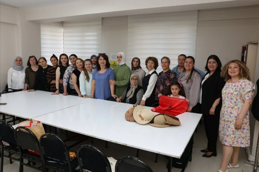 Odunpazarı’nda Halk Merkezi Kursiyerleri El Emeği Tasarımlarını Defileyle Tanıttı