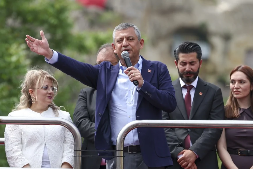 CHP LİDERİ ÖZGÜR ÖZEL: “PARTİMİZDEKİ YÜRÜYÜŞ ADALET İÇİN, ESAS YÜRÜYÜŞ TÜRKİYE’DE SANDIĞI GETİRMEK İÇİNDİR”