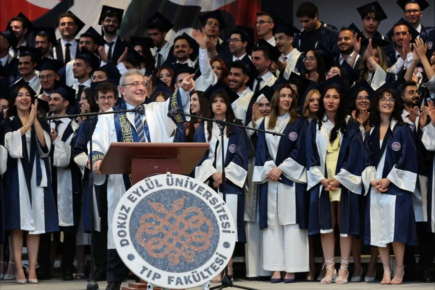 Dokuz Eylül Üniversitesi Tıp Fakültesi 48. dönem mezunlarını meslek hayatına uğurladı