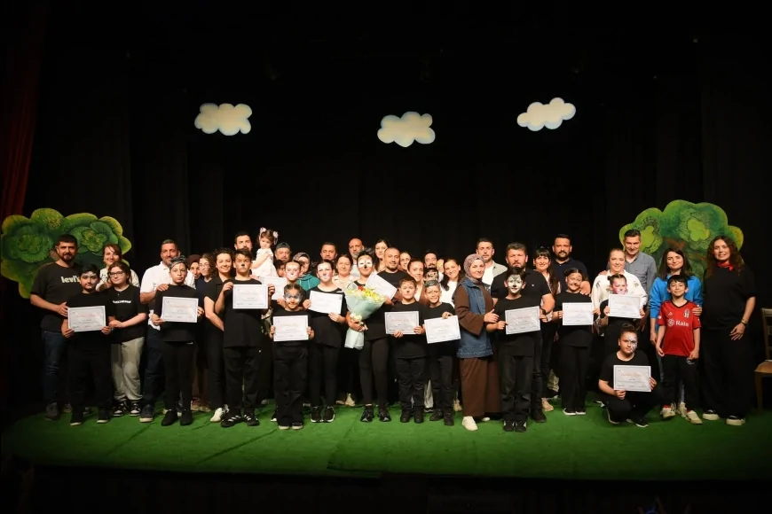 Giresun Belediyesi Şehir Tiyatrosu Drama Kursiyerleri Yıl Sonu Gösterileriyle Sahneye Çıktı
