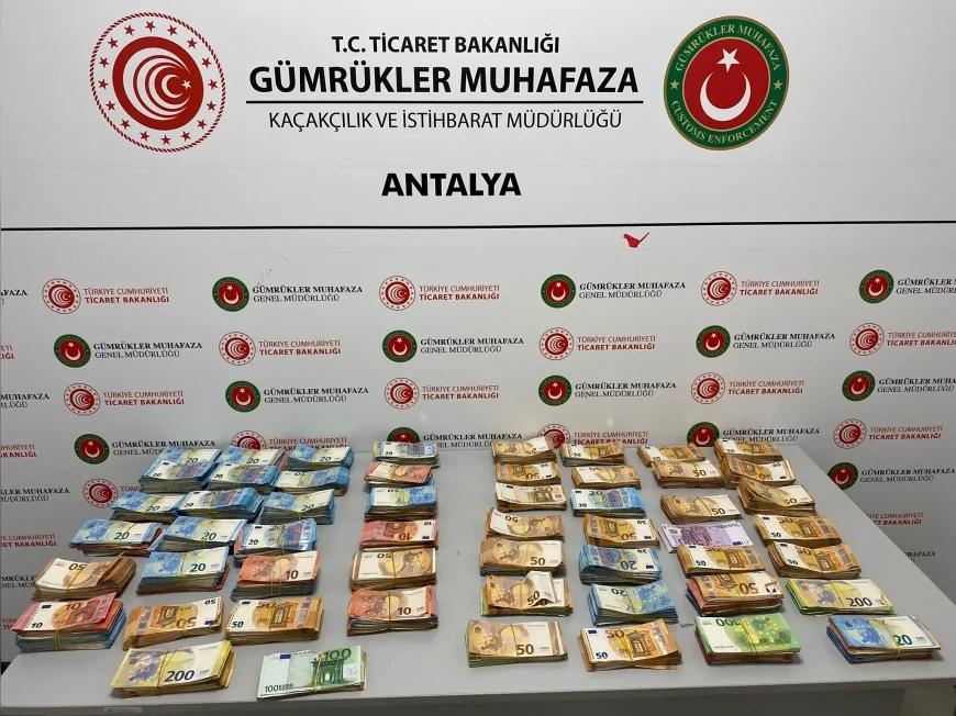 Ticaret Bakanlığı ekipleri Antalya Havalimanı’nda bebek bezlerine gizlenmiş 381 bin 750 Avro ele geçirdi
