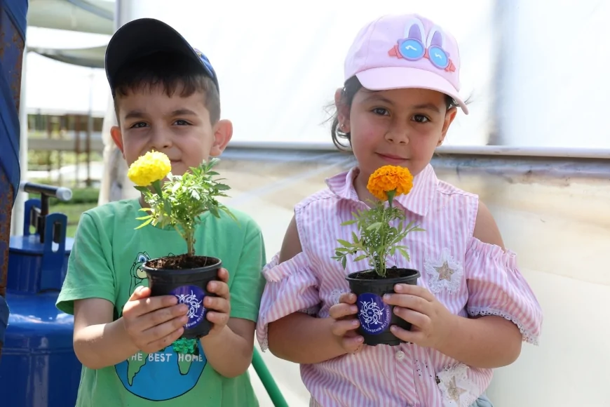 Aydın Büyükşehir Belediyesi Fidanlığında Minik Öğrenciler Toprakla Buluşarak Doğa Sevgisini Öğrendi