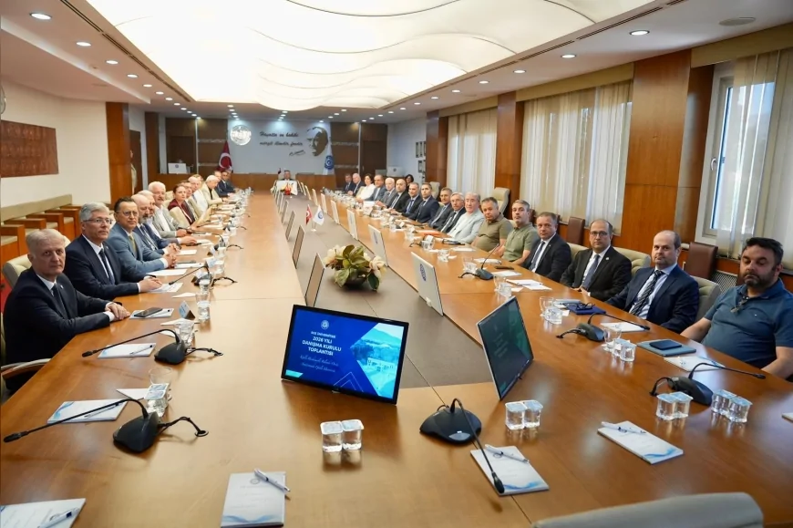 İZMİR VALİSİ ELBAN BAŞKANLIĞINDA EGE ÜNİVERSİTESİ DANIŞMA KURULU TOPLANTISINDA GELECEK HEDEFLER VE KURUMSAL GELİŞİM BAŞLIKLARI ELE ALINDI
