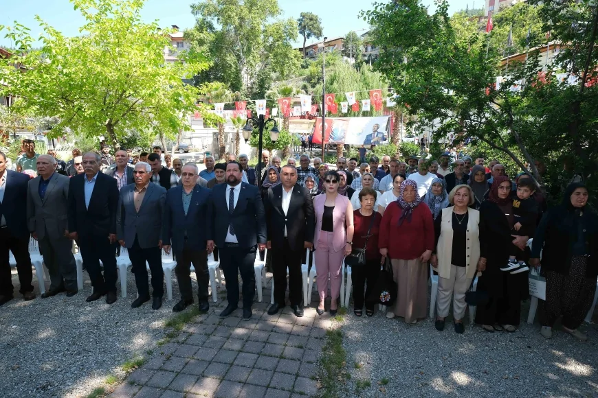 Adana Büyükşehir Belediye Başkan Vekili Güngör Geçer: "Her fide sofralarımıza bereket, geleceğimize umut olacak" Tufanbeyli ve Feke’de 200 bin domates fidesi üreticiyle buluşturuldu