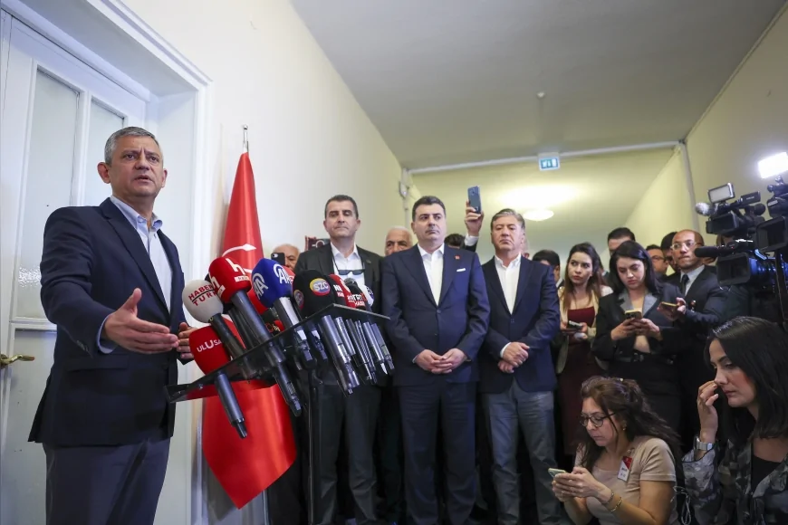 CHP Lideri Özgür Özel: “Yarın Benim Konuşacağım Grup Toplantısı Yapılacak ve Partimize Omuz Vermeye Davet Ediyorum”