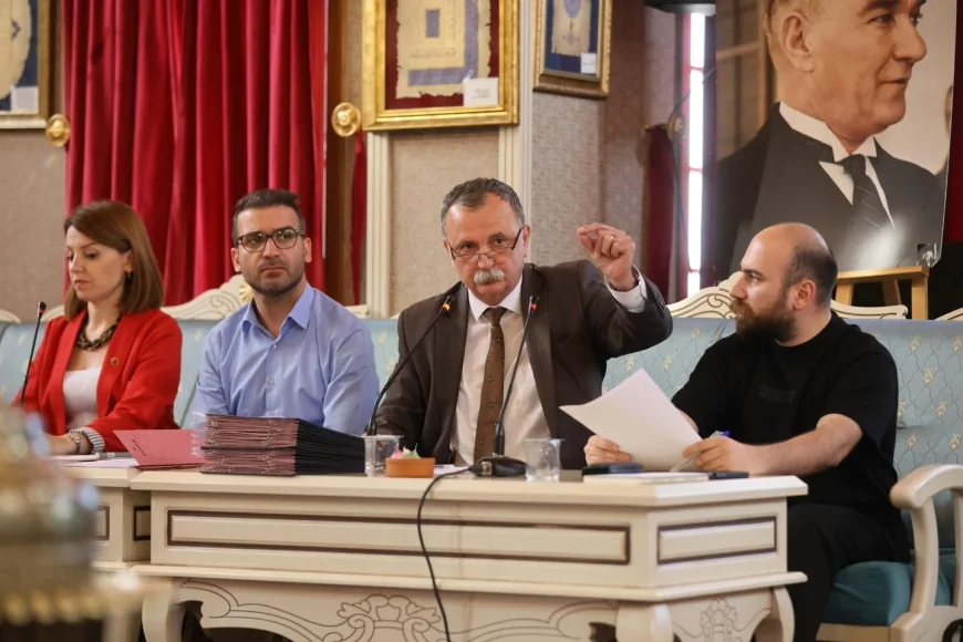Başkan Balaban: “Burası sadece el kaldırılıp indirilen bir yer değil”