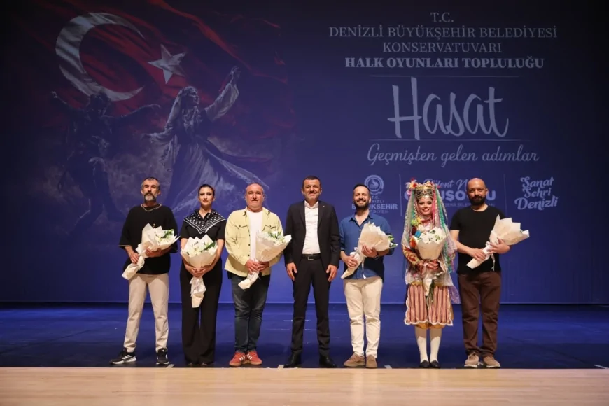 DENİZLİ BÜYÜKŞEHİR BELEDİYE BAŞKANI BÜLENT NURİ ÇAVUŞOĞLU: “BU ŞEHİRDE BİRLİKTE ÜRETMEYİ VE PAYLAŞMAYI BÜYÜTMEK İSTİYORUZ” DEDİĞİ HALK OYUNLARI GECESİ “HASAT” SAHNEDE YOĞUN İLGİ GÖRDÜ
