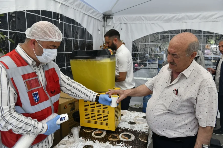 Ankara Büyükşehir Belediyesi Yaz Sıcaklarında Ücretsiz Limonata ve Soğuk Su İkramına Yeniden Başladı
