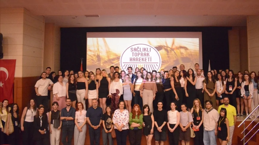 Ege Üniversitesi Reklamcılık Bölümü Öğrencileri Sağlıklı Toprak Hareketi İçin Hazırladıkları Kampanyaları Sektör Temsilcilerine Sundu