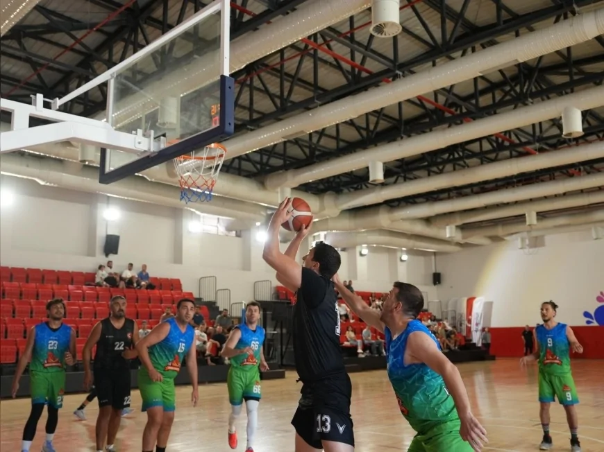 Denizli Büyükşehir Master Cup +35 Basketbol Turnuvası’nda Şampiyonluk Kupasını Efendiler Kaldırdı