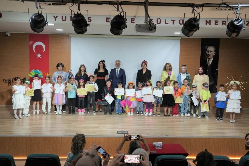 Keçiören’de ÇEM Öğrencileri Yıl Sonu Gösterisinde Yeteneklerini Sergiledi ve Büyük Alkış Aldı