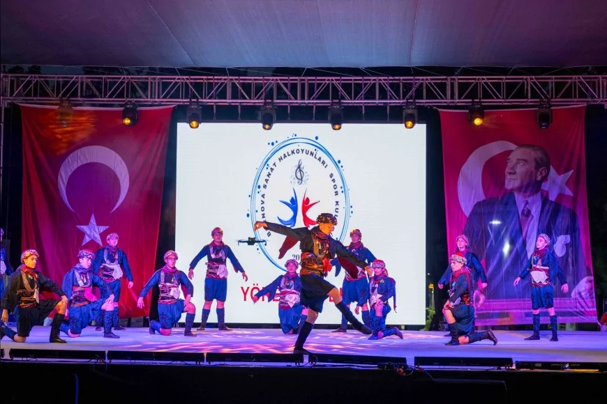 Bornova’da Kaşıkların Ritmi Dört Gün Boyunca Yankılandı, 5. Halk Dansları Festivali Gala Gecesiyle Tamamlandı