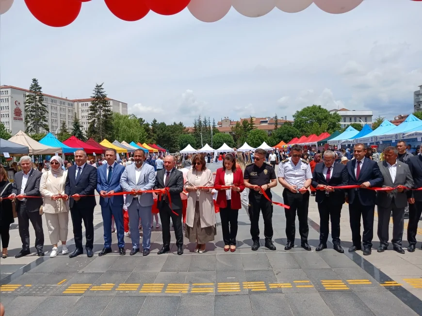 Çorum Valisi Ali Çalgan: “Halk Eğitim Kursları Hem Ev Ekonomisine Hem Toplumsal Gelişime Katkı Sunuyor”