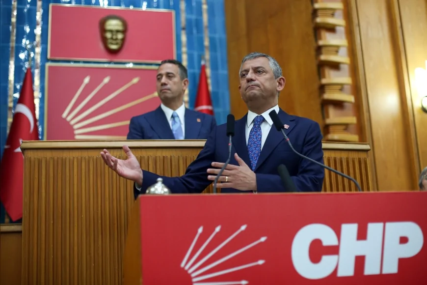CHP Lideri Özgür Özel: “Bugün buradaki duruş, bu yürüyüş; teslim olmamaktır, direnmektir, ülkenin geleceğini düşünenlerin zaferidir”