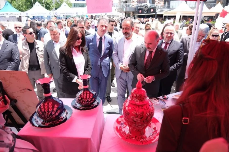 Çorum’da Hayat Boyu Öğrenme Haftası Kapsamında El Emeği Ürünler Yıl Sonu Sergisinde Tanıtıldı
