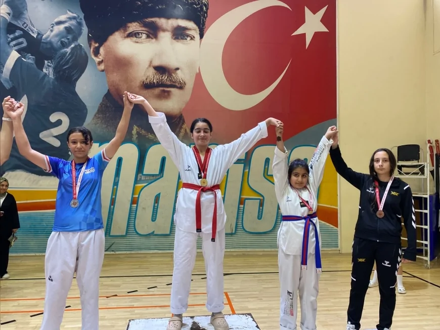 Şehzadeler Belediyespor’un Minik Tekvandocuları İlk Resmi Müsabakalarında İki Madalya Kazandı