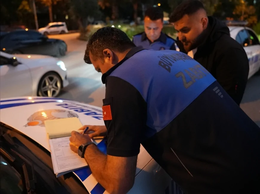 Denizli Büyükşehir Belediyesi Pamukkale ve Merkezefendi’de Kayıt Dışı Seyyar Satıcılara Yönelik Denetim Gerçekleştirdi