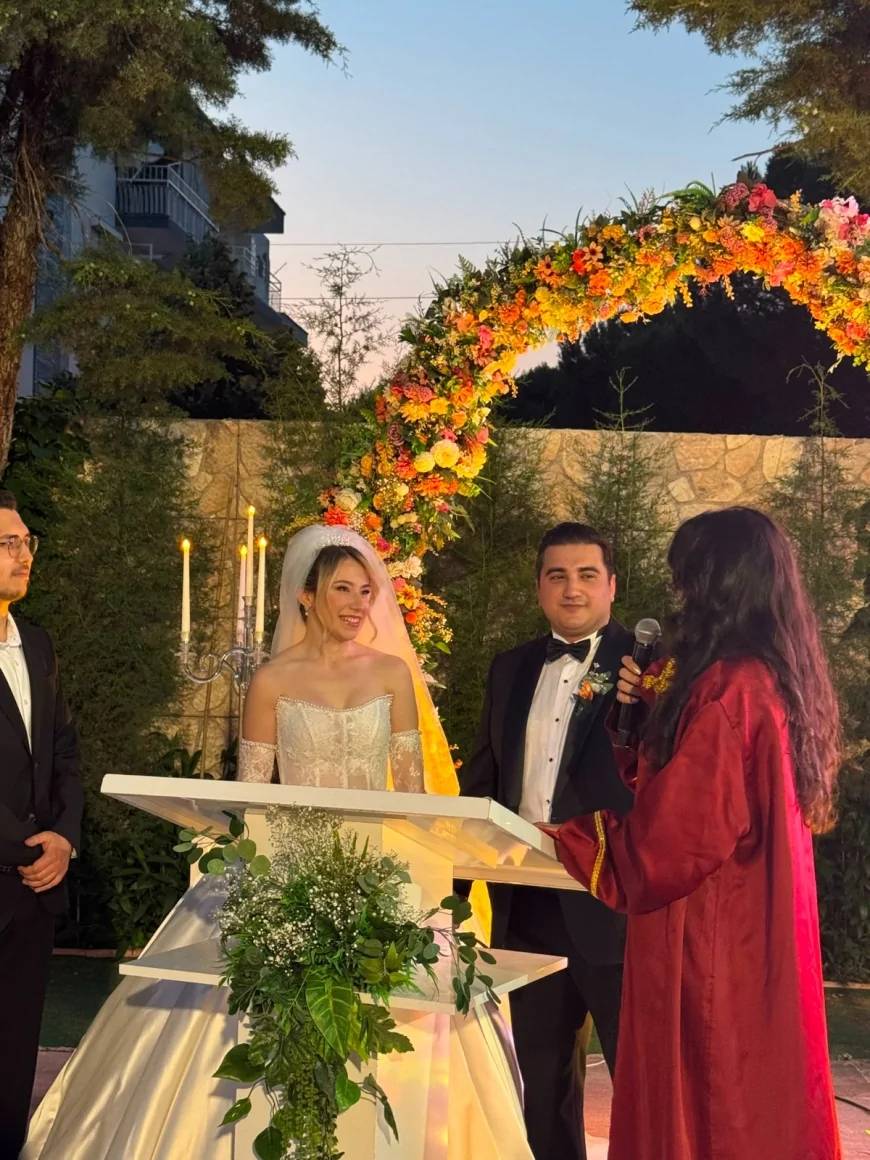 Manisa’da Dr. Cansu Karaağaç ile Dr. Göktuğ Gökçe Görkemli Düğün Töreniyle Hayatlarını Birleştirdi