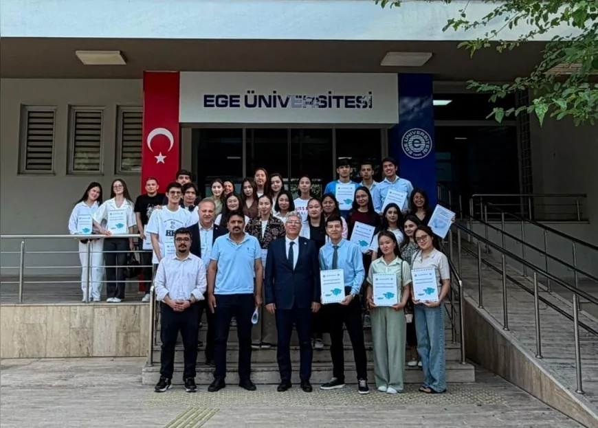 EGE ÜNİVERSİTESİ ORHUN DEĞİŞİM PROGRAMI KAPSAMINDA EĞİTİMLERİNİ TAMAMLAYAN 30 ÖĞRENCİYİ TÖRENLE UĞURLADI!