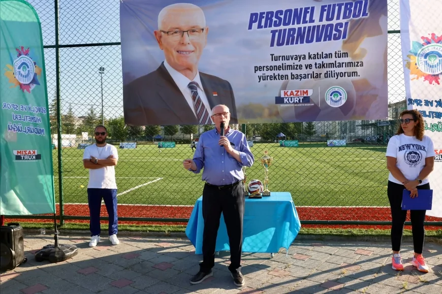 Odunpazarı Belediye Başkanı Kazım Kurt Birimler Arası Futbol Turnuvası'nın İlk Düdüğünü Çaldı!