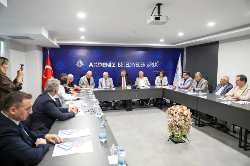 Akdeniz Belediyeler Birliği Başkanı Ali Orkun Ercengiz: “Böbrek hastalıklarının önlenmesi için bölgelerimizde çalışmalar başlatacağız”