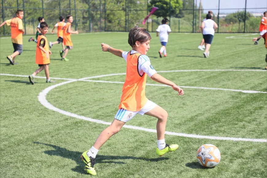 ŞEHZADELER BELEDİYE BAŞKANI HAKAN ŞİMŞEK: “ÇOCUKLARIMIZIN SPORLA İÇ İÇE BİR YAZ GEÇİRMESİNİ ÖNEMSİYORUZ”