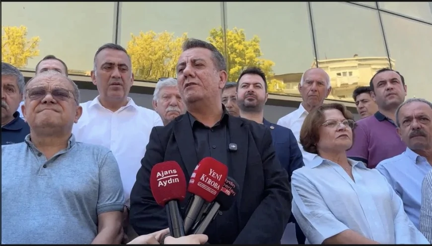 Efeler Belediye Başkanı Anıl Yetişkin’in Meclise Mikrofonla Girişine Zabıta Müdahalesi Tartışma Yarattı
