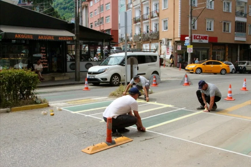 Giresun’da Yaya Geçitleri Yenileniyor, Güneş Enerjili Uyarı Tabelaları Yerleştiriliyor