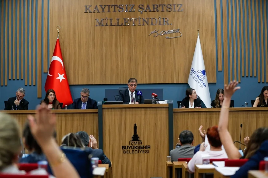 YEREL YÖNETİMLER İZMİR BÜYÜKŞEHİR BELEDİYE BAŞKANI DR. CEMİL TUGAY: “En Büyük Hayalim Harmandalı’nı Rehabilite Etmek”