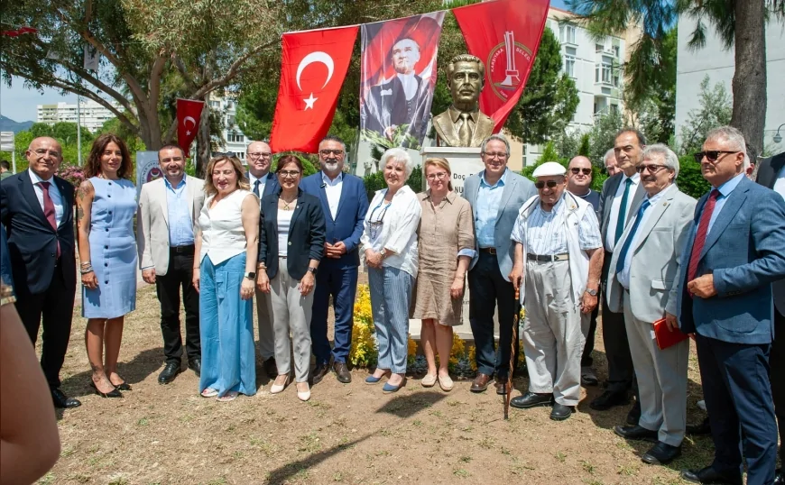 KARŞIYAKA BELEDİYESİ CORDLİON MSM’DE AÇILAN BÜSTLE DOÇ. DR. OSMAN NURİ KOÇTÜRK’ÜN MÜCADELESİNİ VE MİRASINI KAMUOYUYLA YENİDEN BULUŞTURDU