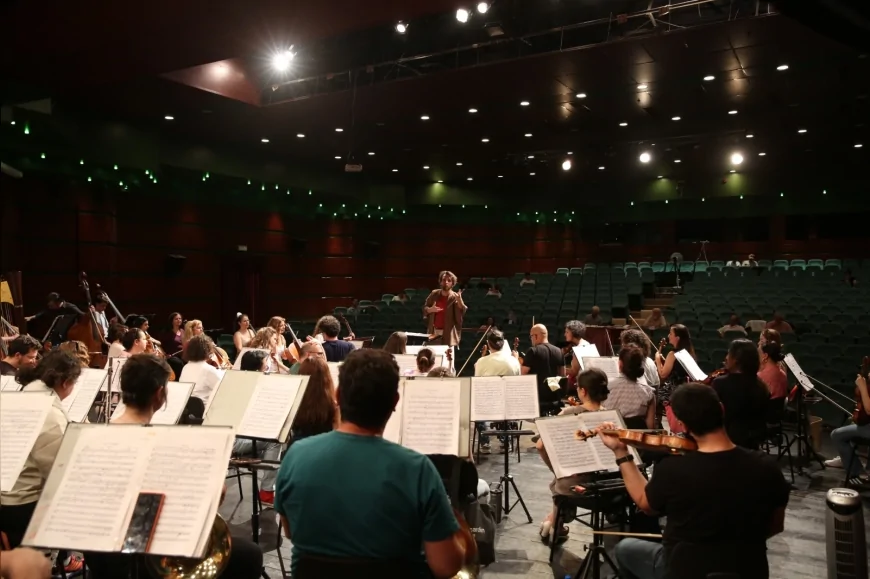 ESKİŞEHİR ULUSLARARASI GÜRER AYKAL ORKESTRA ŞEFLİĞİ YARIŞMASINDA SEKİZ ŞEF İKİNCİ AŞAMAYA YÜKSELDİ KLASİK MÜZİKTE ULUSLARARASI REKABET ATATÜRK KÜLTÜR SANAT MERKEZİ’NDE SÜRÜYOR