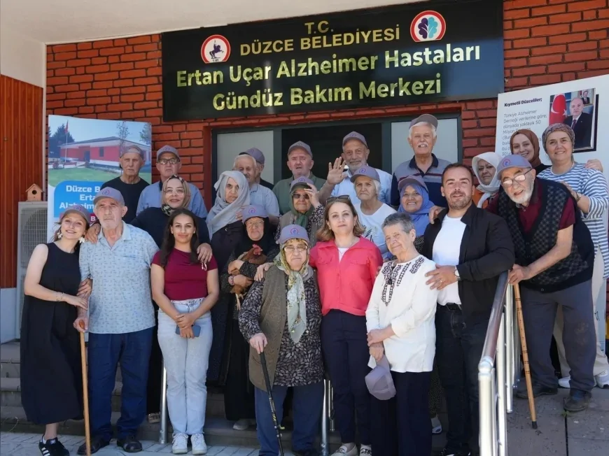 Düzce Belediyesi Tarım Akademisinin Ata Tohumu Fideleri Huzurevi ve Alzheimer Merkezi Sakinleriyle Toprakla Buluştu
