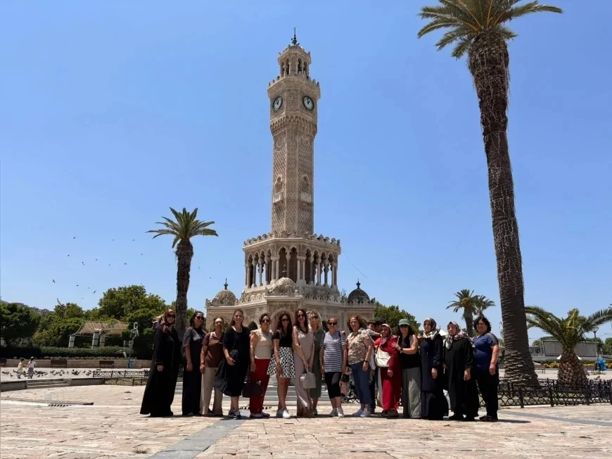 Yunusemre Belediyesi Kursiyerleri İzmir Gezisiyle Tarihi ve Kültürel Noktaları Yakından Tanıdı