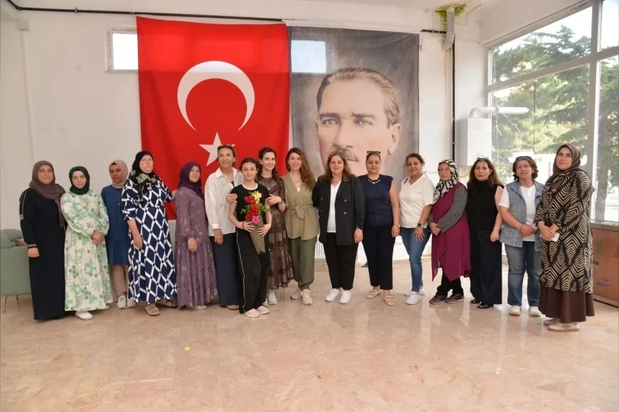 Kahramankazan’da Kadınlara Yönelik “Yüzünüzdeki Doğal Gücü Keşfedin” Semineri Yoğun İlgi Gördü