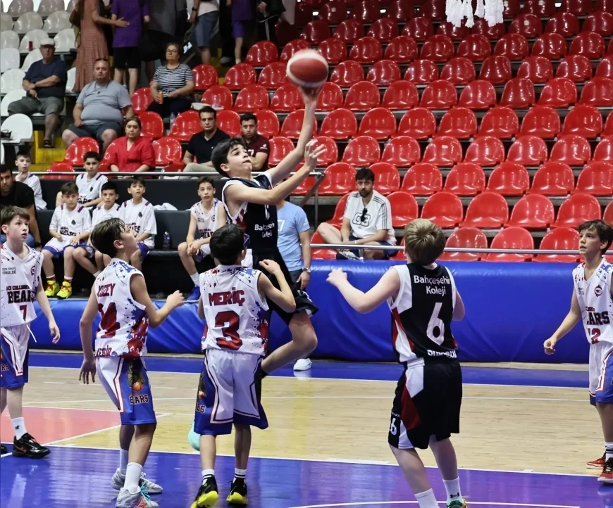Manisa’da Okul Sporları Basketbol Türkiye Birinciliği Heyecanı Başladı, 10 İlden Takımlar Şampiyonluk İçin Parkede Buluştu