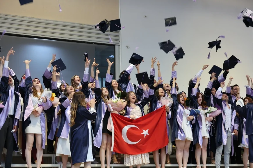 Dokuz Eylül Üniversitesi Eğitim Fakültesinde 38 Yıllık Eğitim Hayali Dönem Birinciliğiyle Gerçekleşti