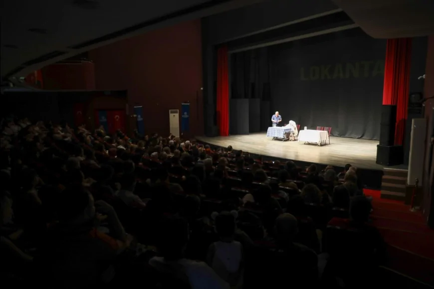 Aydın Büyükşehir Belediye Başkanı Özlem Çerçioğlu’nun Desteklediği Tiyatro Gecesi Yoğun İlgi Gördü