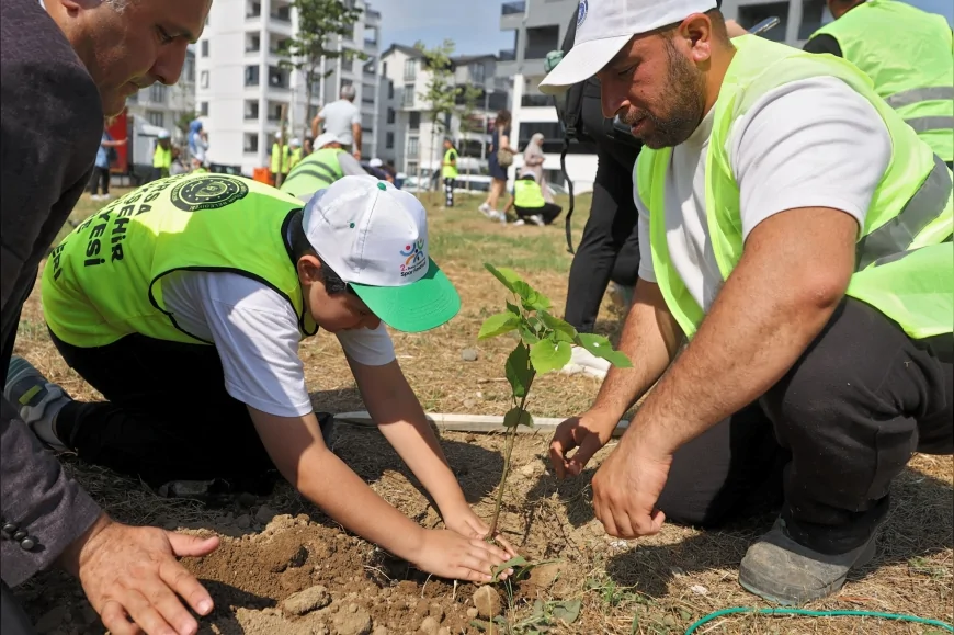 Bursa Büyükşehir Belediyesi Çevre Haftası Kapsamında 200 Fidanı Toprakla Buluşturdu