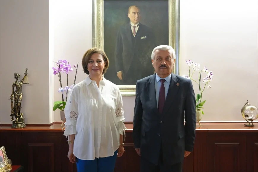 Eskişehir Büyükşehir Belediye Başkanı Ayşe Ünlüce, Esnaf ve Sanatkârlar Odaları Birliği’nin Yeni Yönetimini Ağırladı