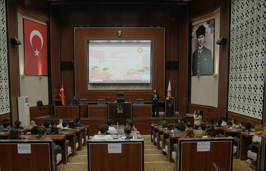 Keçiören Belediyesi Stajyerlere Yönelik Eğitim Programında Sınav Başarısı ve Kişisel Gelişime Odaklandı!