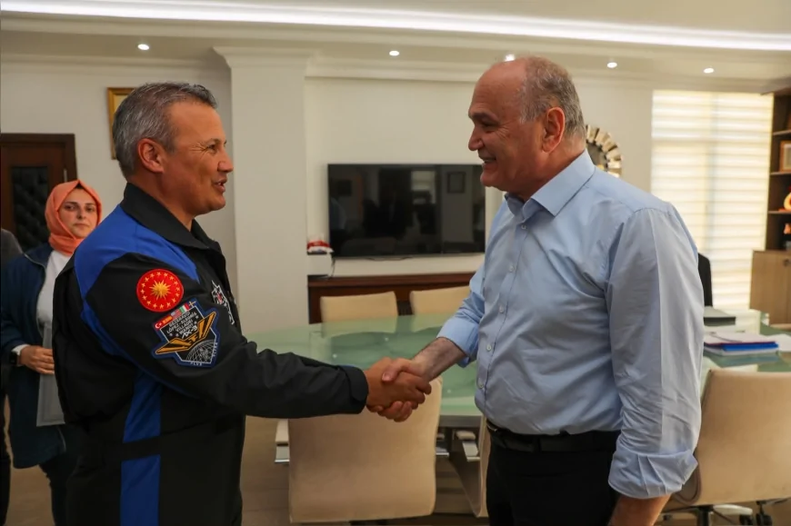 Türkiye’nin İlk Astronotu Alper Gezeravcı, Düzce Belediye Başkanı Dr. Faruk Özlü’yü Ziyaret Etti