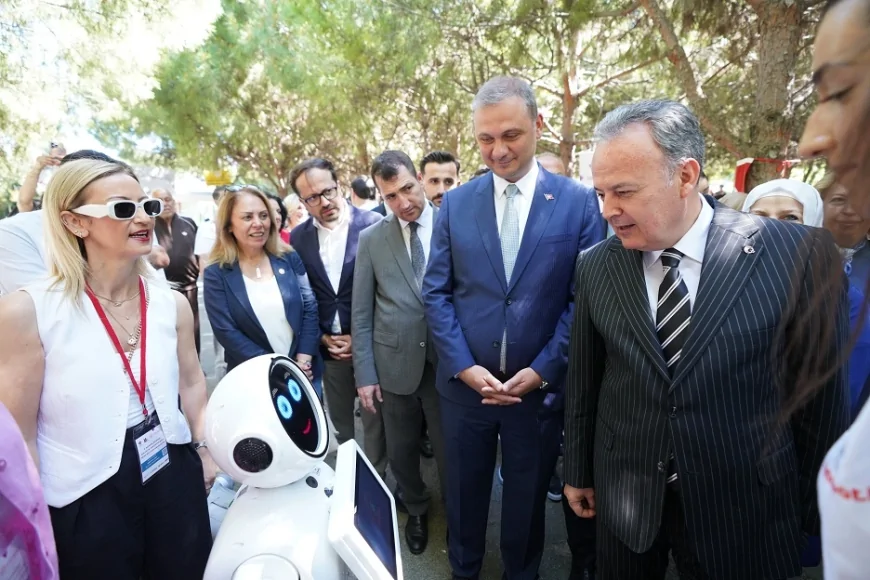 Beylikdüzü’nde Düzenlenen TÜBİTAK 4006-C Bilim Fuarları Festivali Genç Mucitleri Bir Araya Getirdi