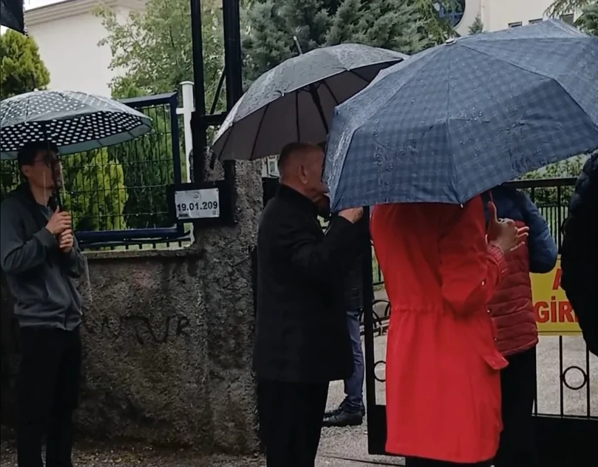 Çorum'da LGS Günü Yağmur ve Bahçe Yasağı Velilere Zor Anlar Yaşattı