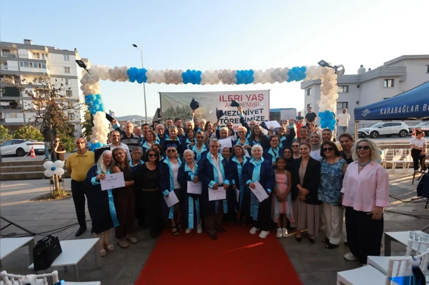 Karabağlar Belediye Başkanı Helil Kınay: “Öğrenmenin Yaşının Olmadığını Kutluyoruz”