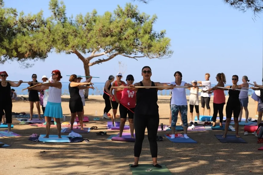 Menderes Belediyesi’nden yaz boyunca deniz manzaralı pilates etkinliği
