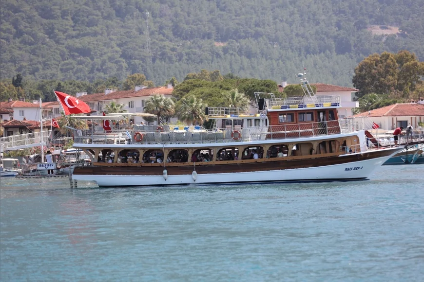 Muğla Büyükşehir Belediye Başkanı Ahmet Aras: “Şehit Ailelerimiz ve Gazilerimiz Başımızın Tacıdır”