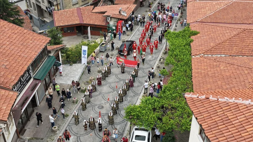 Ankara Büyükşehir Belediyesi’nin Kale Şenlikleri binlerce ziyaretçiyi Ankara Kalesi’nde buluşturdu