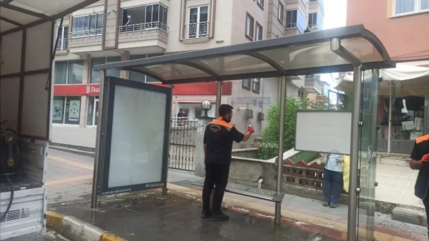 Çorum Belediyesi Kent Genelindeki 475 Otobüs Durağında Temizlik, Bakım ve Onarım Çalışmalarını Sürdürüyor